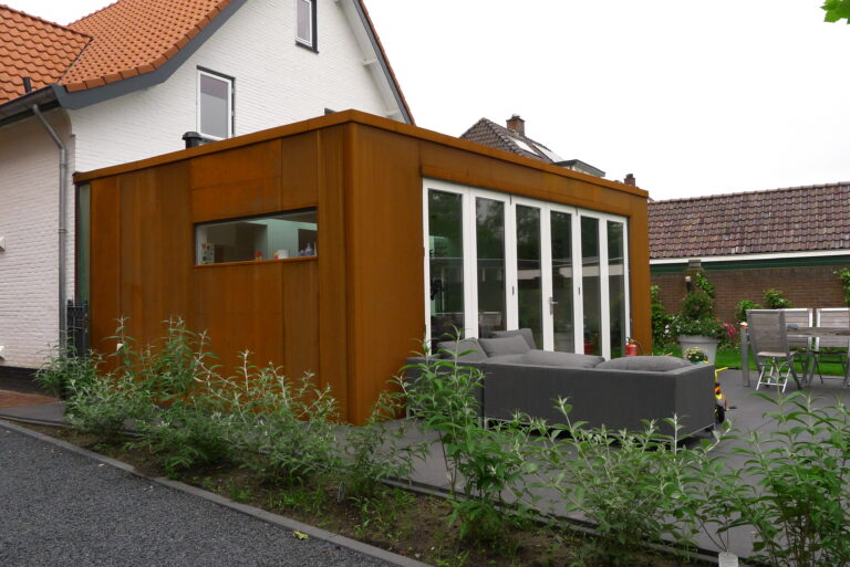 Cortenstalen aanbouw met keuken in Amersfoort