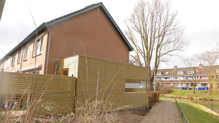 Houten uitbouw met verduurzaamd grenen in Amersfoort